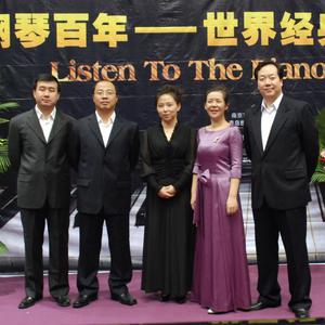 骚逼女人操屄视频
